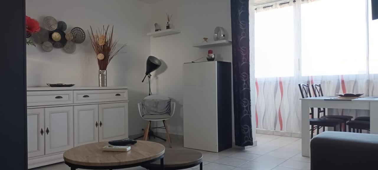 Appartement Le Queirele à Le Lavandou Extérieur photo