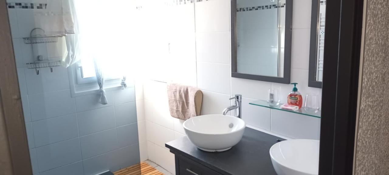 Appartement Le Queirele à Le Lavandou Extérieur photo