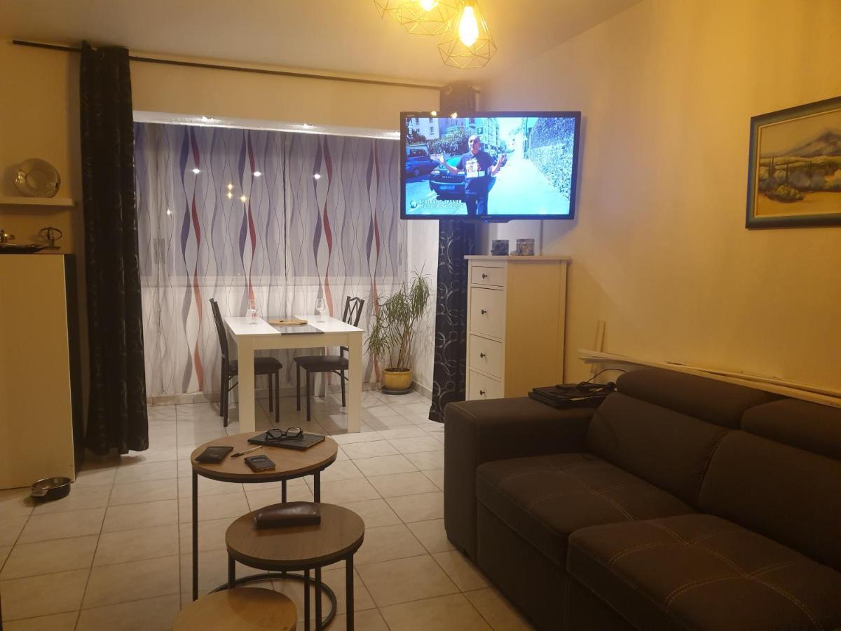 Appartement Le Queirele à Le Lavandou Extérieur photo